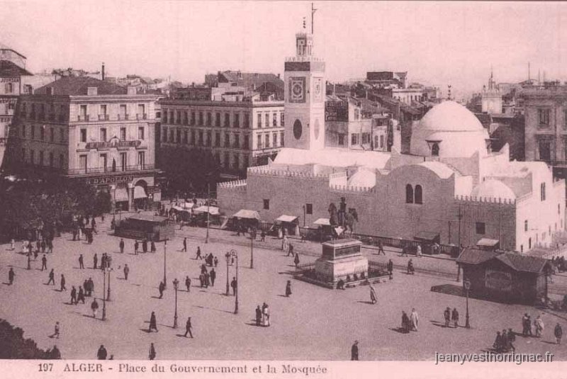 Alger Place du Gouvernement et la Mosquee.jpg - Alger